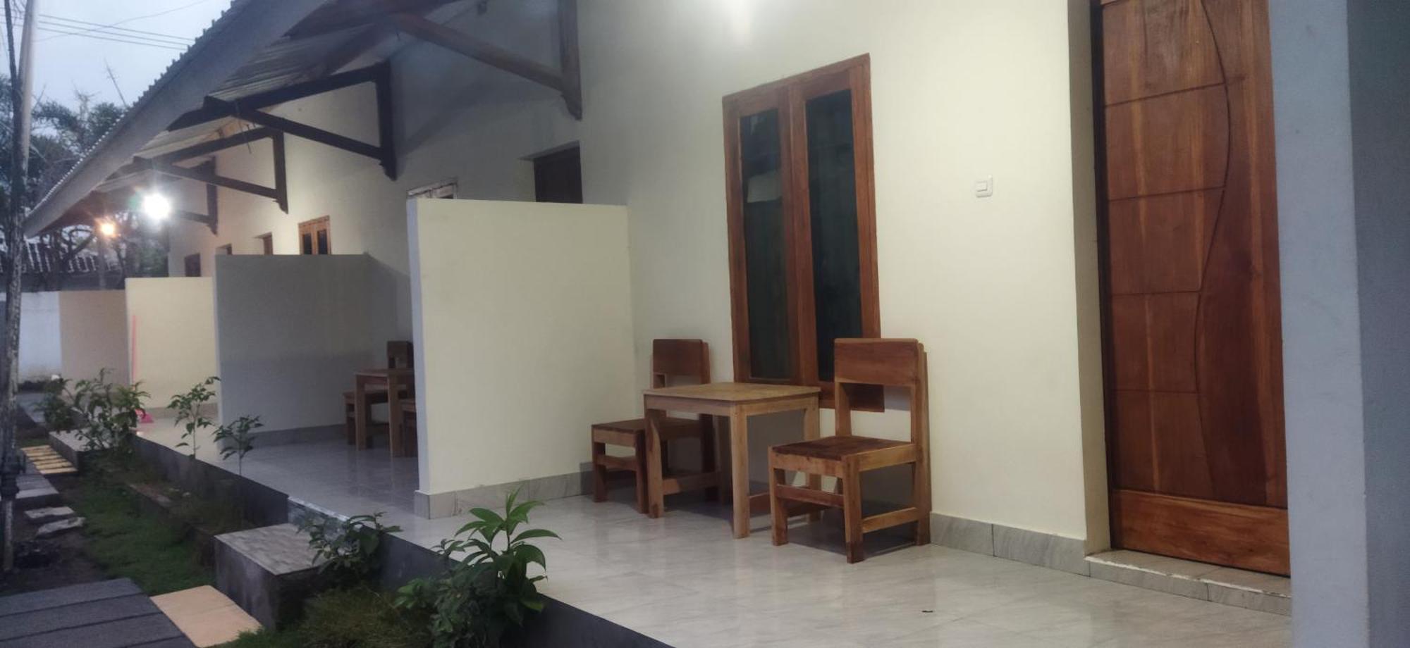 Selow Homestay Kuta  Exteriör bild